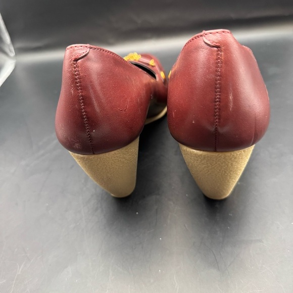 NWOT AEROSOLES WOMEN'S WINE LEATHER “ Vice Squad” WEDGE 3.5” PUMPS SIZE 10 - Picture 4 of 11